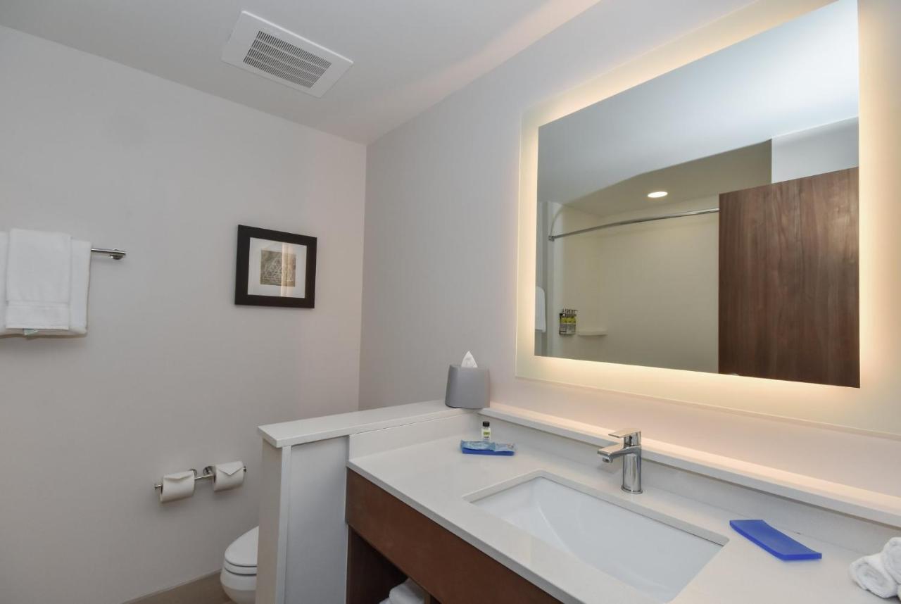 Holiday Inn Express & Suites Charlotte - Ballantyne By Ihg Екстер'єр фото