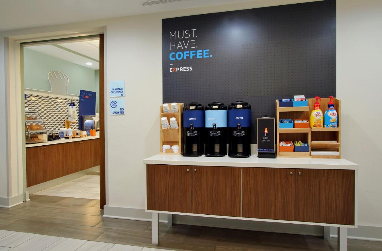 Holiday Inn Express & Suites Charlotte - Ballantyne By Ihg Екстер'єр фото